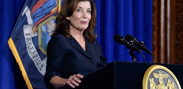 États-Unis : Kathy Hochul, première femme gouverneure de New York après la démission d'Andrew Cuomo