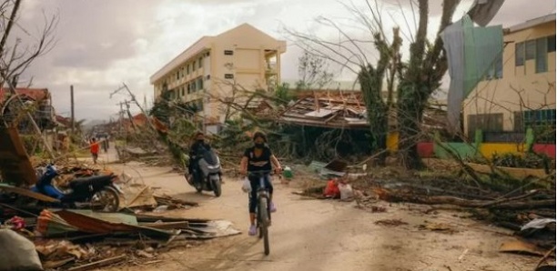 Les Philippines déclarent l'état d'urgence après le passage du typhon Rai