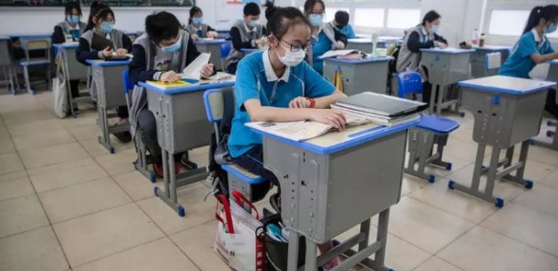 Coronavirus: rentrée sous surveillance des lycéens à Wuhan, premier foyer de la pandémie