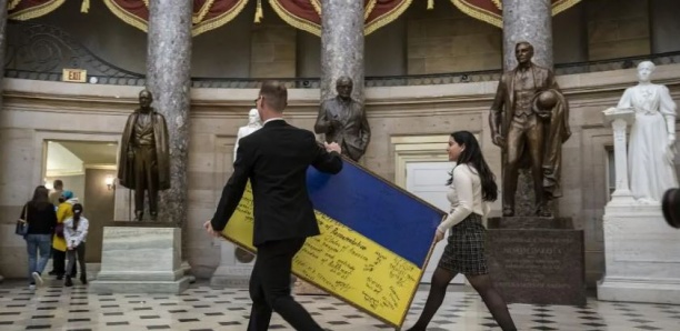 Le Congrès américain adopte une loi de finances avec 45 milliards pour l'Ukraine