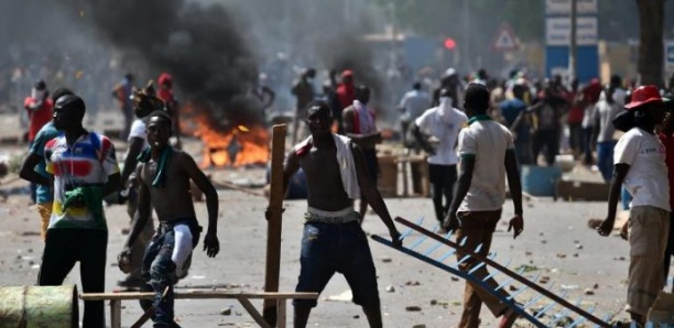 Kolda : Les manifestants mettent le feu dans plusieurs quartiers et font face aux forces de l'ordre