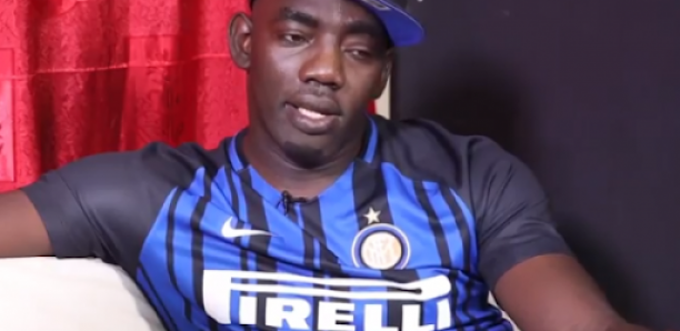 Niang Kharagne rabaisse un serveur et récolte une volée de bois vert