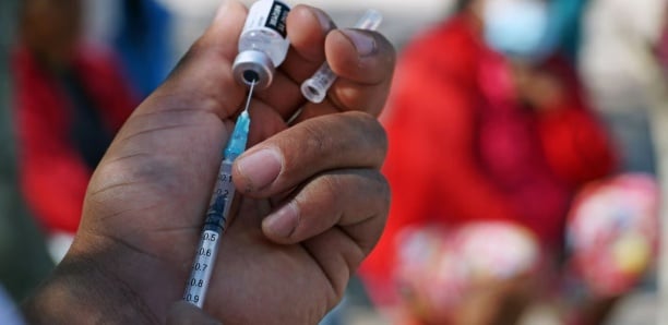 L’objectif de 90 % de couverture vaccinale mondiale d’ici 2030 menacé par la désinformation et les coupes budgétaires