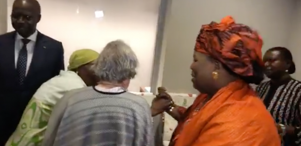 Revivez l'arrivée de la dépouille de Colette Senghor à l’aéroport de Dias