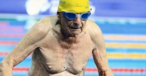 Robert Marchand version aquatique : Un Australien de 99 ans explose le record du monde du 50m nage libre