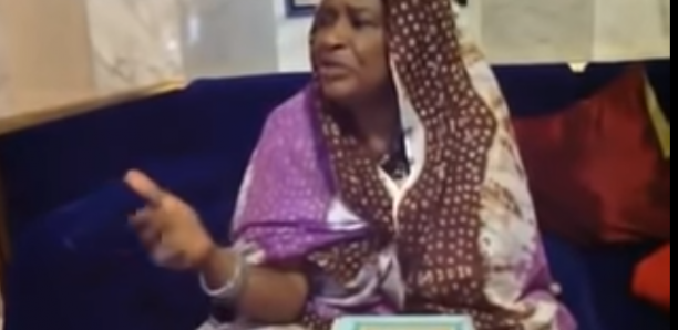 Sokhna Khady Sarr, la défunte épouse de Ahmed Khalifa Niasse récitant les enseignements coraniques