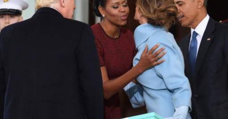 Michelle Obama revient sur la grosse gêne qui a suivi ce geste de Melania