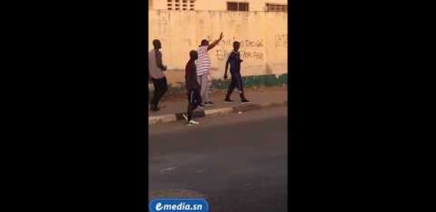 Gambie : Quand President Barrow se promène dans les rues de Banjul