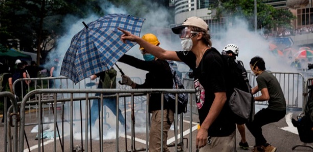 Hong Kong: Nouvelle journée de contestation, des bâtiments publics fermés