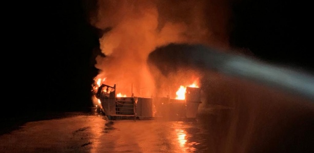 États-Unis : incendie sur un bateau, une trentaine de touristes portés disparus