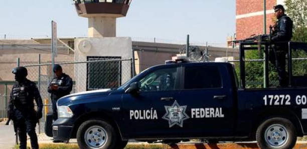 Arrestation au Mexique de 205 agents de police, dont 20 usurpateurs