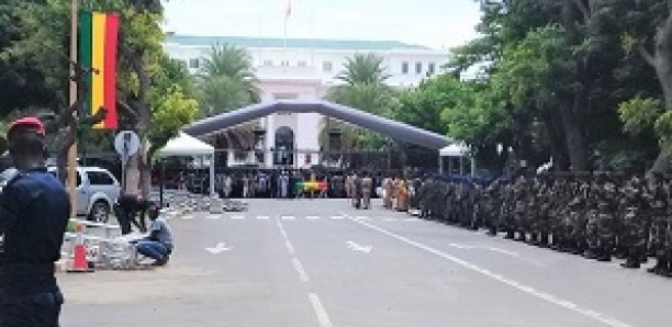 Hommage à Bruno: Répétition générale devant le palais présidentiel