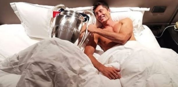 Lewandowski a passé la nuit avec le trophée de la Ligue des champions