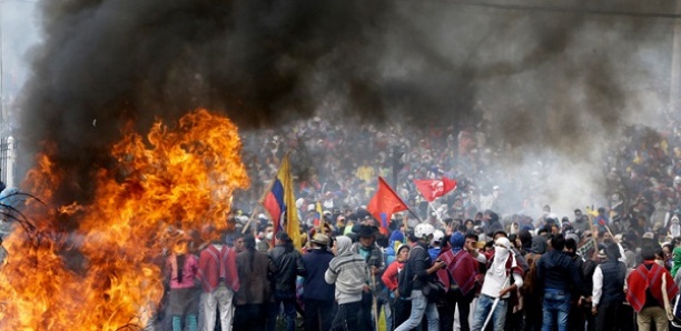 Chaos à Quito en Équateur, le palais présidentiel évacué, couvre-feu autour des lieux de pouvoir