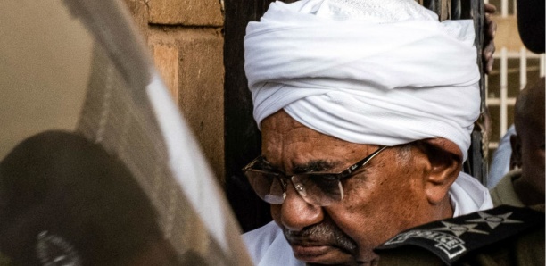 Omar el-Bechir, l’ex-président soudanais déchu devant la justice pour corruption