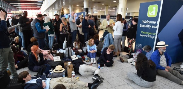 Pagaille à aéroport de Londres-Gatwick, tous les vols suspendus après l'apparition de drones au-dessus des pistes