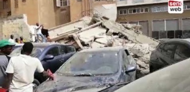 CENTRE-VILLE : L'effondrement spectaculaire d'un immeuble endommage plusieurs voitures