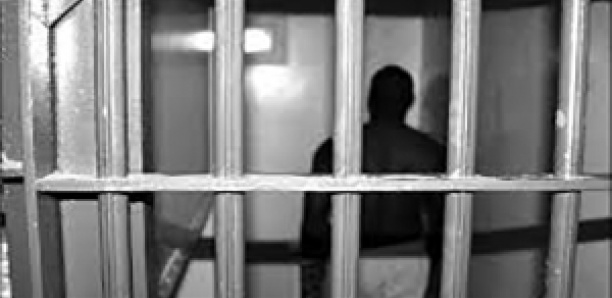 Italie : Un Sénégalais se pend en prison et provoque…
