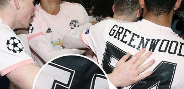 Un joueur de Manchester United avait un logo du PSG floqué sur son maillot