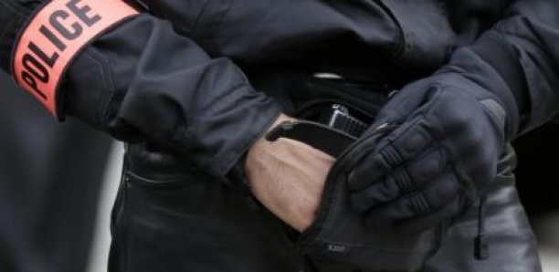 Deux hommes mis en examen pour avoir projeté d'attaquer une école ou un policier à Paris