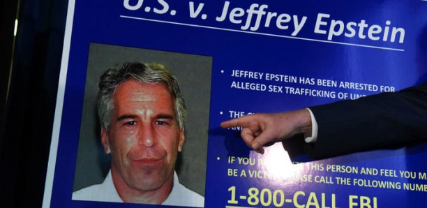 Affaire Jeffrey Epstein : le directeur de la prison muté, deux employés suspendus