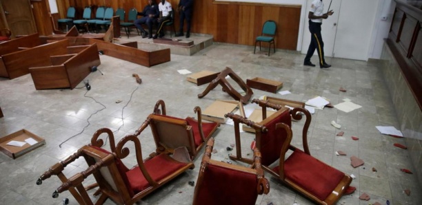 Haïti : des élus de l'opposition saccagent une salle du Sénat