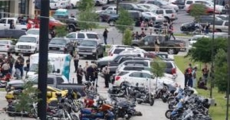 Au moins neuf morts dans une fusillade sur le parking d'un restaurant au Texas