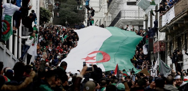 Algérie: Le FLN de plus en plus divisé sur la stratégie de sortie de crise