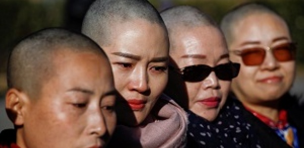 Chine: des épouses d’avocats emprisonnés protestent en se rasant la tête