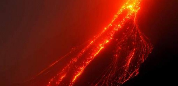 Éruption spectaculaire d’un volcan à Bali