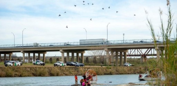 La photo d’un migrant et de sa fille morts noyés dans le Rio Bravo crée l’émoi
