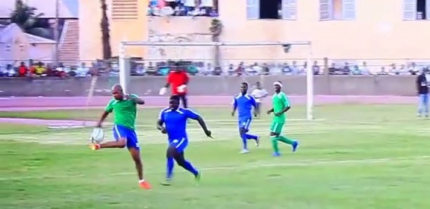 Magnifique action de Diouf lors du match Mbalakhman Rappeur