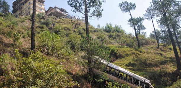 Le chauffeur de bus s’endort: au moins 29 morts en Inde