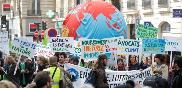 Climat: des milliers de manifestants en France pour «la Marche du siècle»