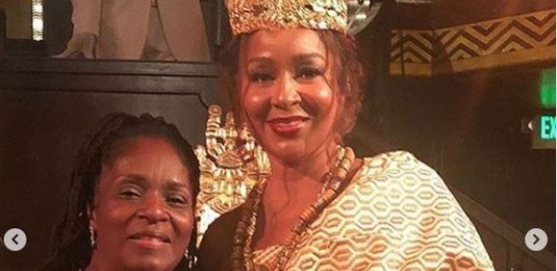 L’actrice américaine Lisa Raye couronnée ”reine mère” au Ghana