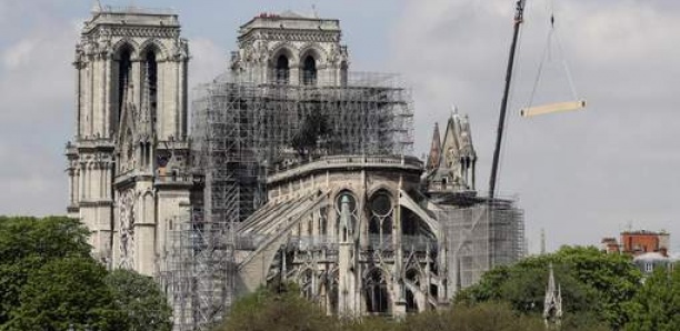 850 millions d'euros en deux jours pour Notre-Dame: un élan de générosité qui ne fait pas l'unanimité