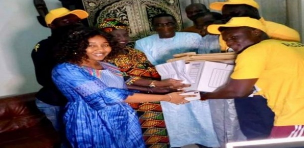 Parrainage : Racine Sy remet près de 40 000 signatures à Aminata Touré [Photos]