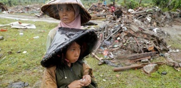 Indonésie: après le tsunami, une catastrophe sanitaire est redoutée