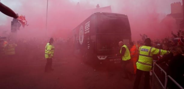 Champions League : L'attaque du bus de City à Liverpool filmée depuis l'intérieur
