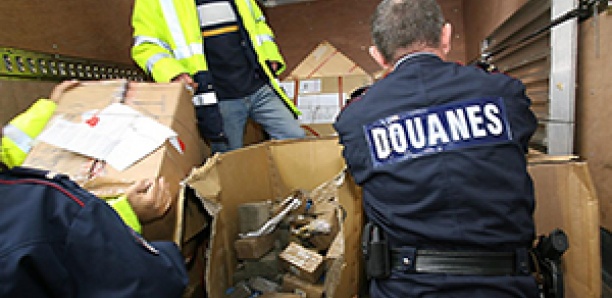 La douane française saisit 21 tonnes de tabac de contrebande venues de Dakar