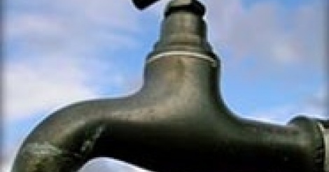 Des bas-fonds aux robinets : l’histoire de l’eau potable à Ya Moussa