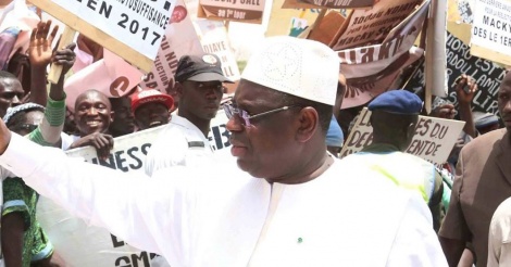 Transgambienne : Macky caresse Jammeh dans le sens du poil