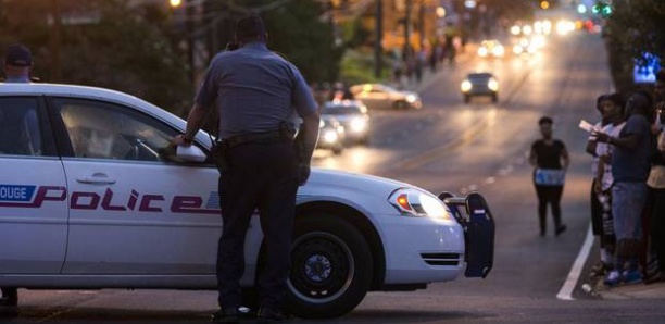 Chicago: Trois policiers jugés pour avoir menti sur le meurtre d'un jeune noir