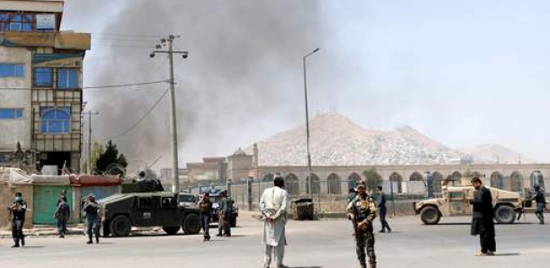 Les roquettes pleuvent sur Kaboul: combats en cours