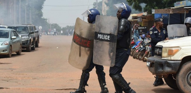 Burkina: la police disperse une marche des syndicats contre le terrorisme