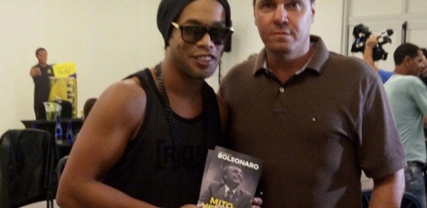 Endetté et privé de passeport, Ronaldinho est en pleine tourmente