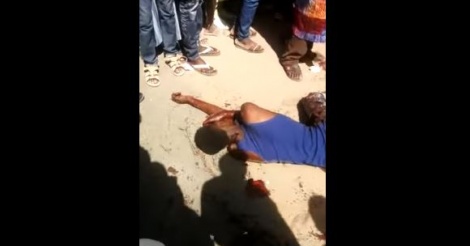 Un garçon sauvagement poignardé à mort au Rond-point Case-ba (vidéo sanglante, âmes sensibles s'abstenir)