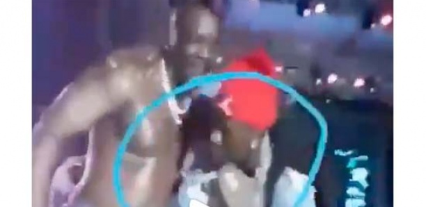 Voici la vidéo qui montre un voleur de la chaine d'Akon en plein concert au Brésil