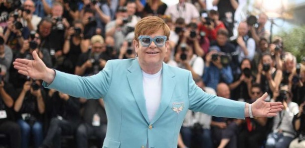Emmanuel Macron va remettre la légion d'honneur à Elton John