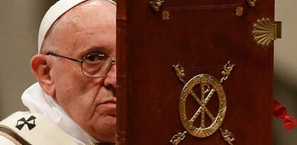 Le Vatican prié d'enquêter sur l'impunité d'un pédophile belge